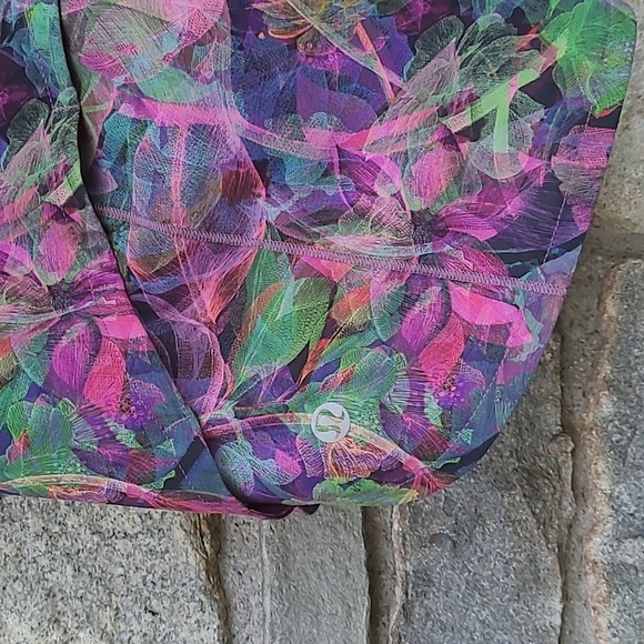 Lululemon  speed  up  shorts  vivid  floral  tone multi - Picture 7 of 16